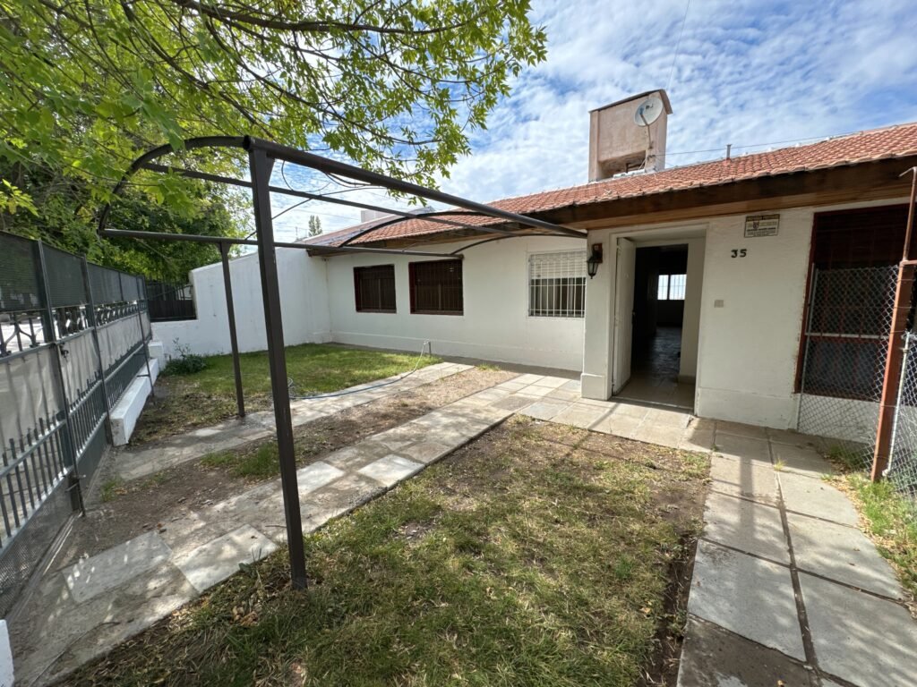 VENTA DE CASA 5 DORMITORIOS PARRILLA / PILETA